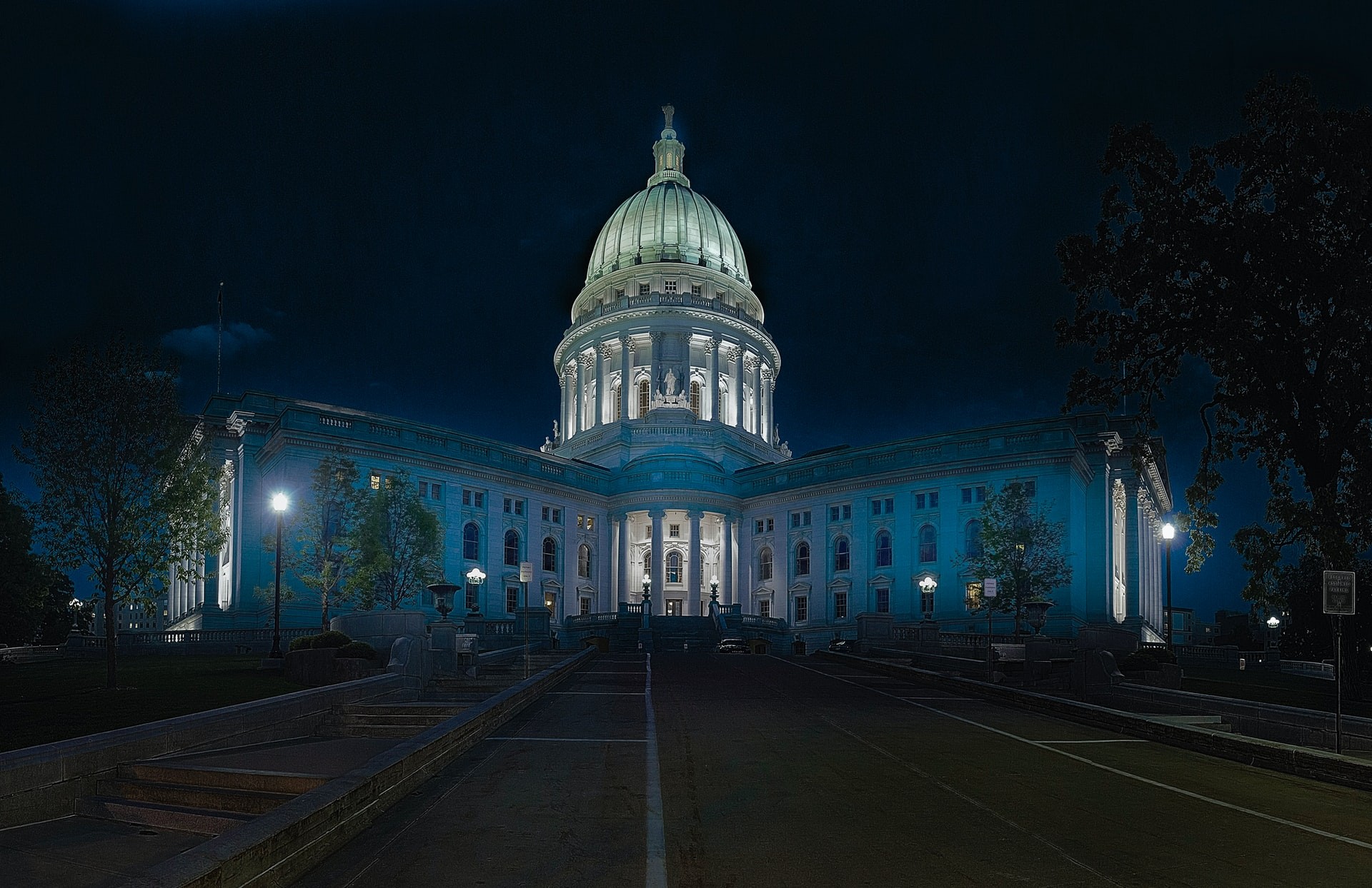 Capital of the United States : Night Building lit up