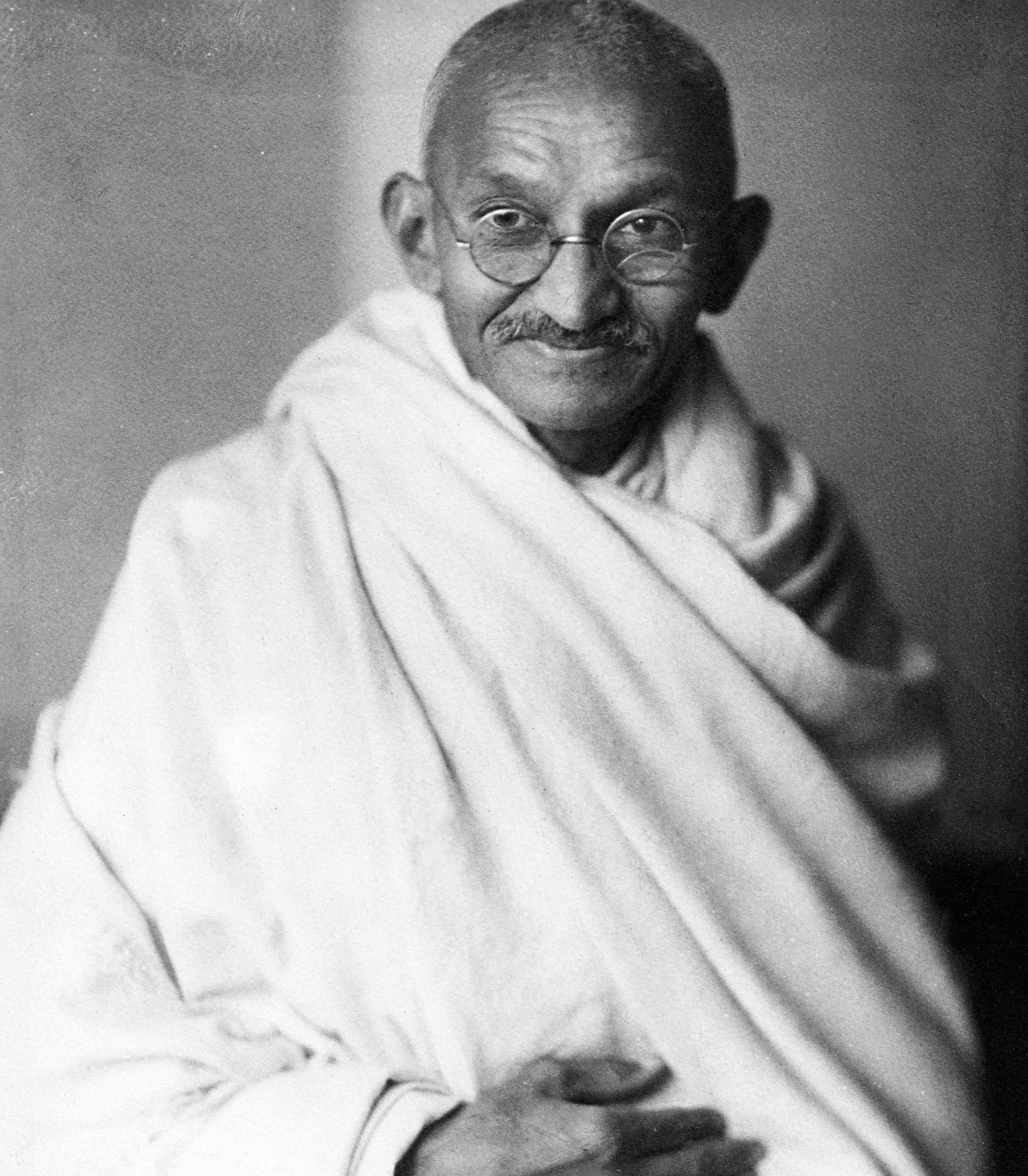 1995422172538504-mahatma-gandhistudio1931.jpg