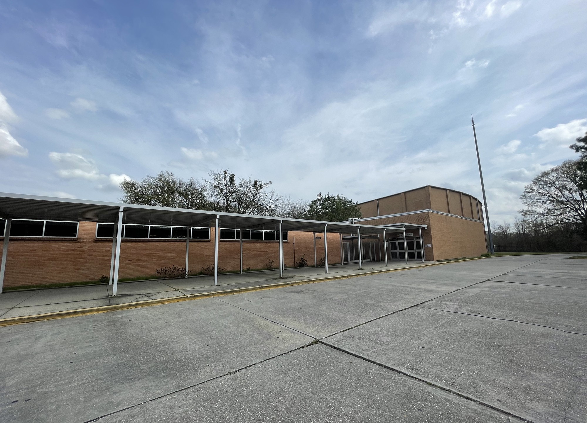 0020001443972-ebrscotlandville-high-schoolstreet-view2021fay6jpg.jpg