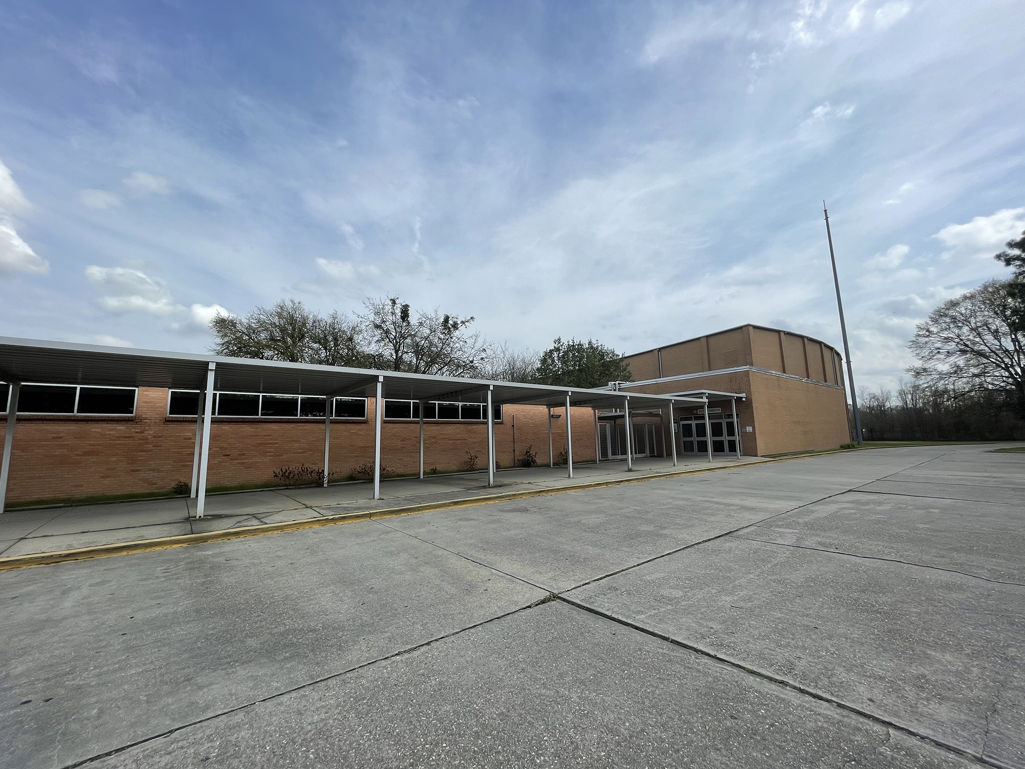 1274-ebrscotlandville-high-schoolstreet-view2021fay6jpg-16476155088688.jpg