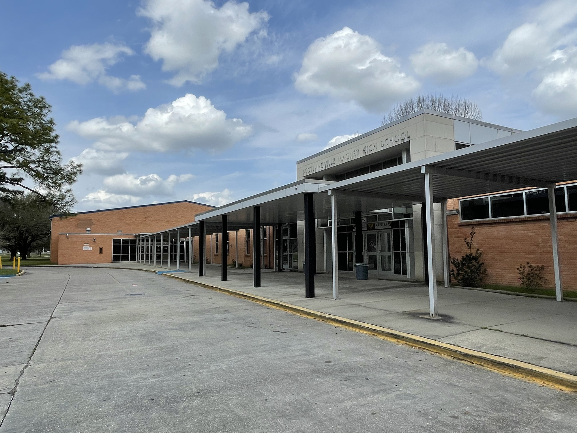 975-ebrscotlandville-high-schoolstreet-view2021fay7jpg.jpg