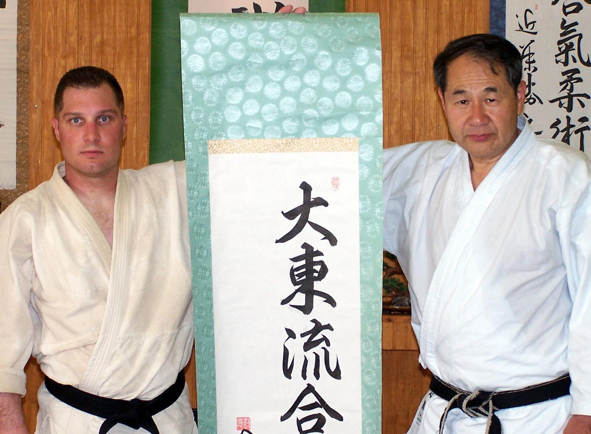 390194914323943-kondo-and-scroll-close-up-touched-17581198722198.jpg