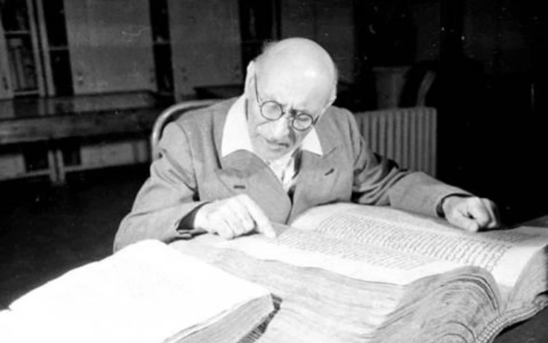 Հրաչյա Աճառյանի վերջին օրն ու  աղոթքի թաշկինակը