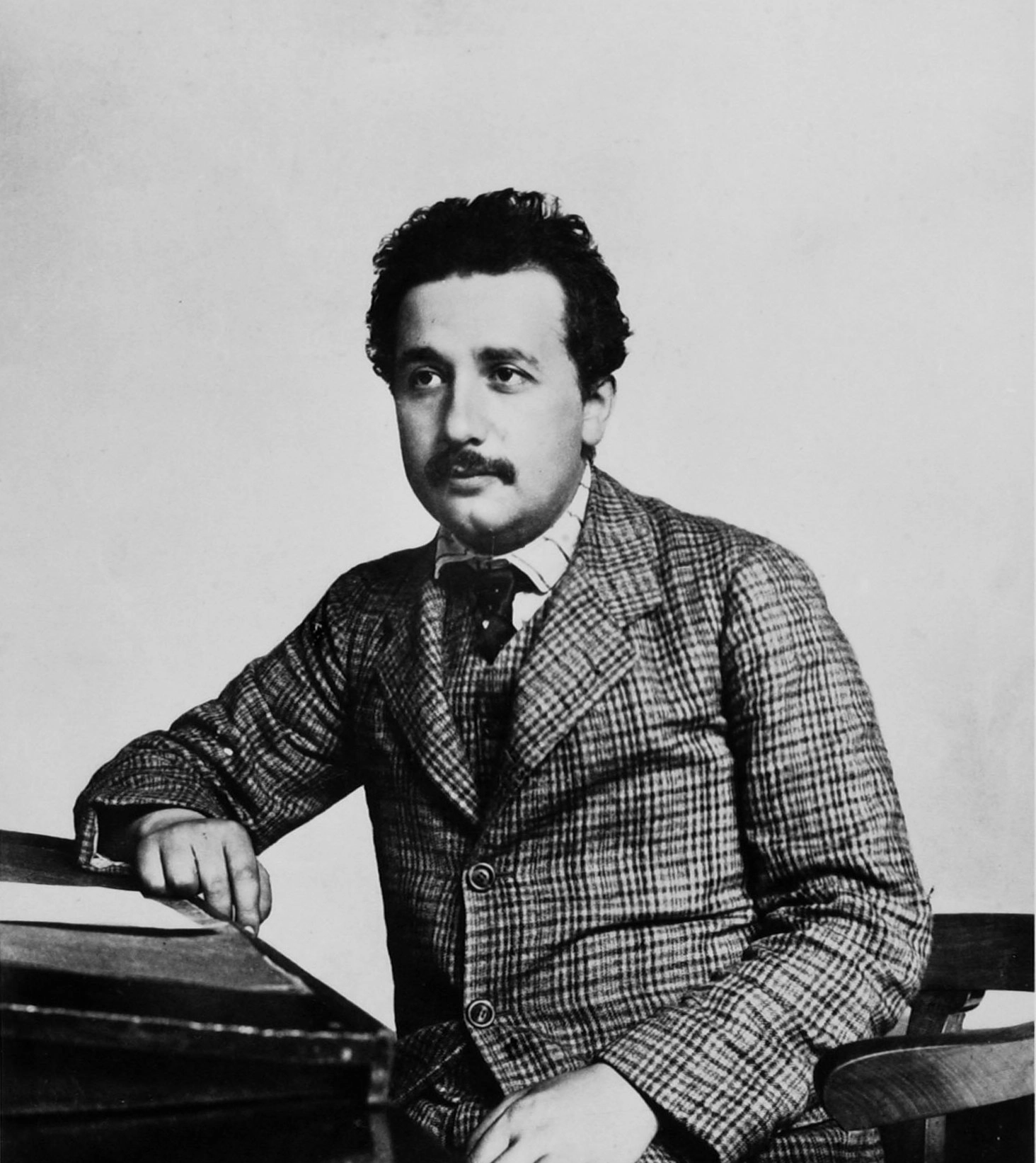 2795-einsteinpatentofficefullcropped-17378220076941.jpg