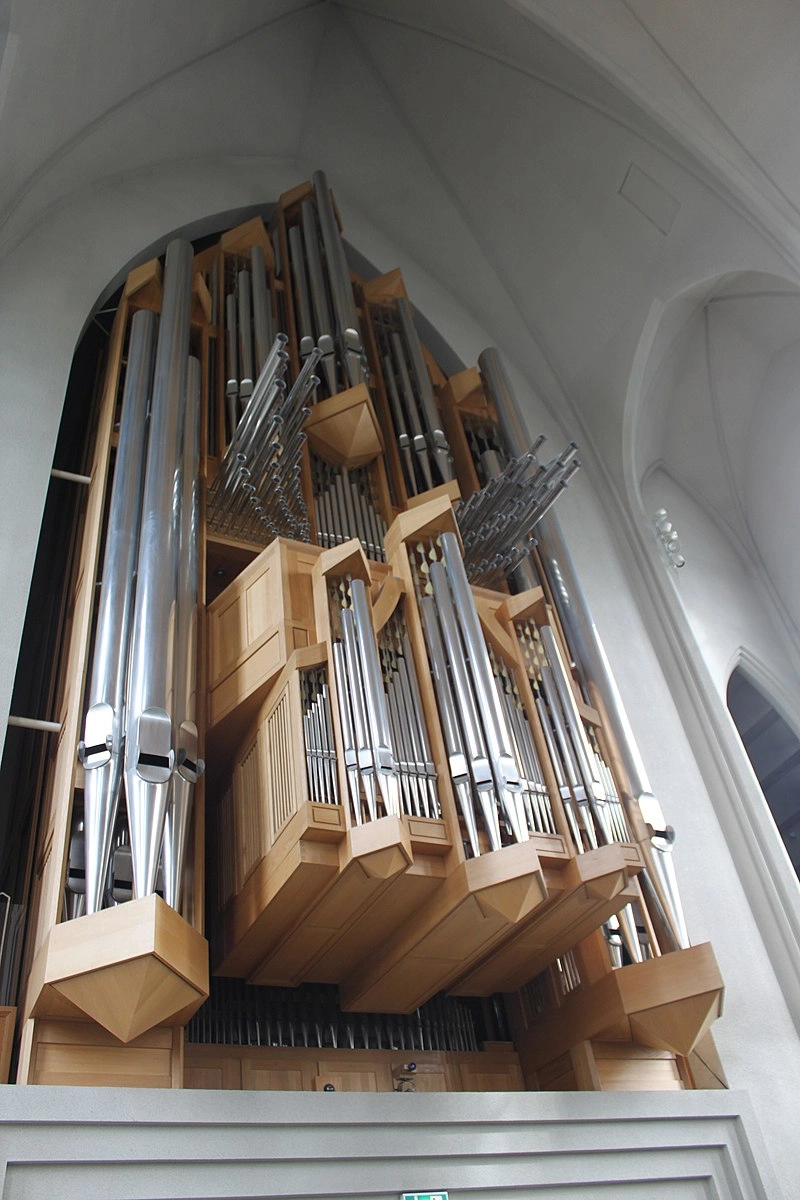 3251-04-800px-hallgrimskirjapipeorgan-by-kevstan-17477610769434.jpg