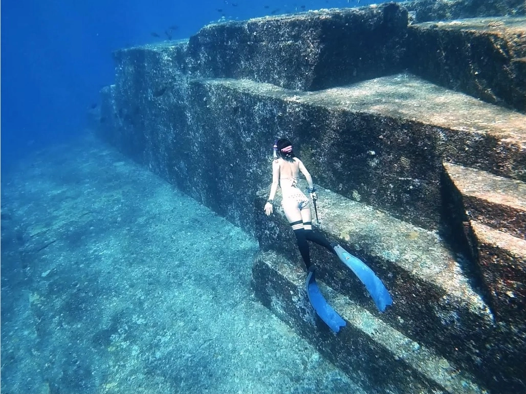 3668-02-macaronmasako-yonaguniruinsscuba-17510586739365.jpg
