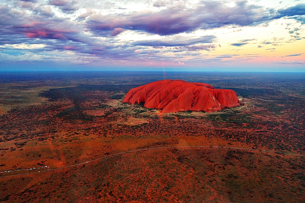 4267-aerialviewofuluruatsunset-1754970583114.jpg