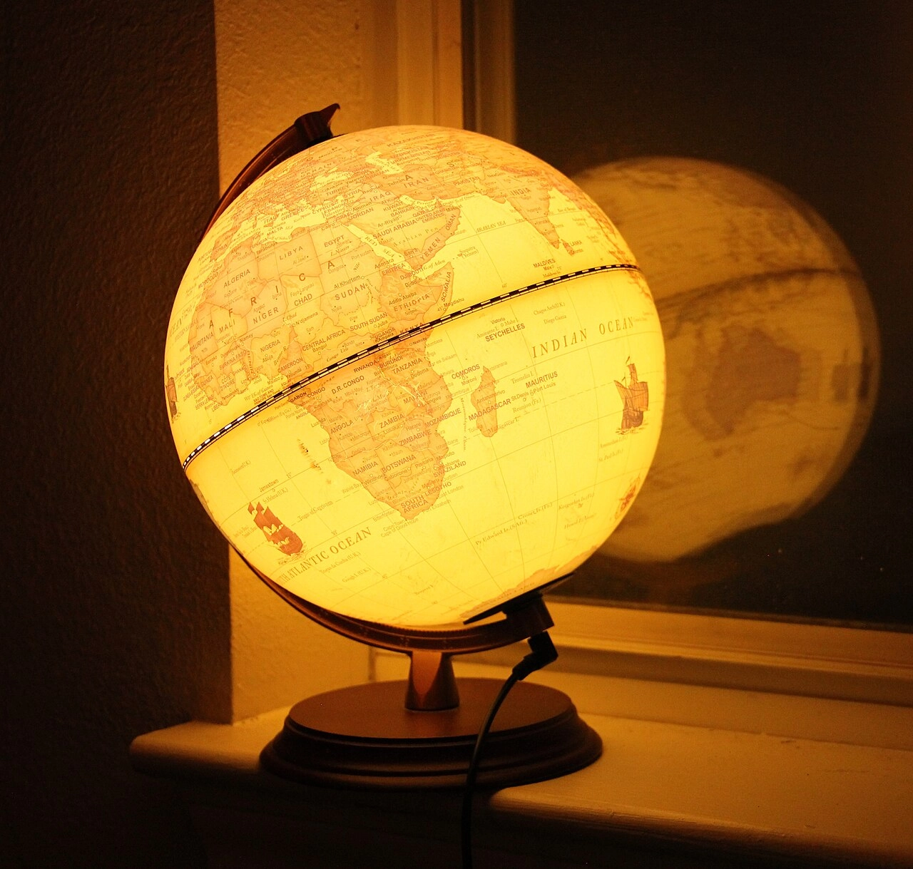 6733-light-upglobe-1782265769031.jpg