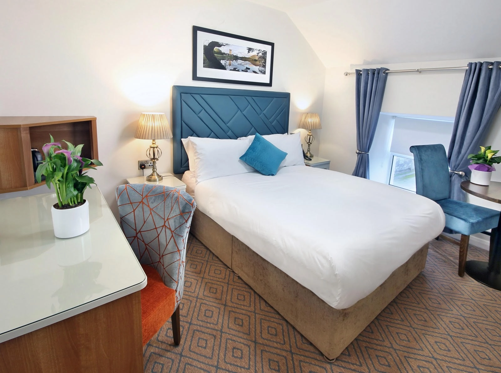 598-double-room-main-image-17122404087167.jpg