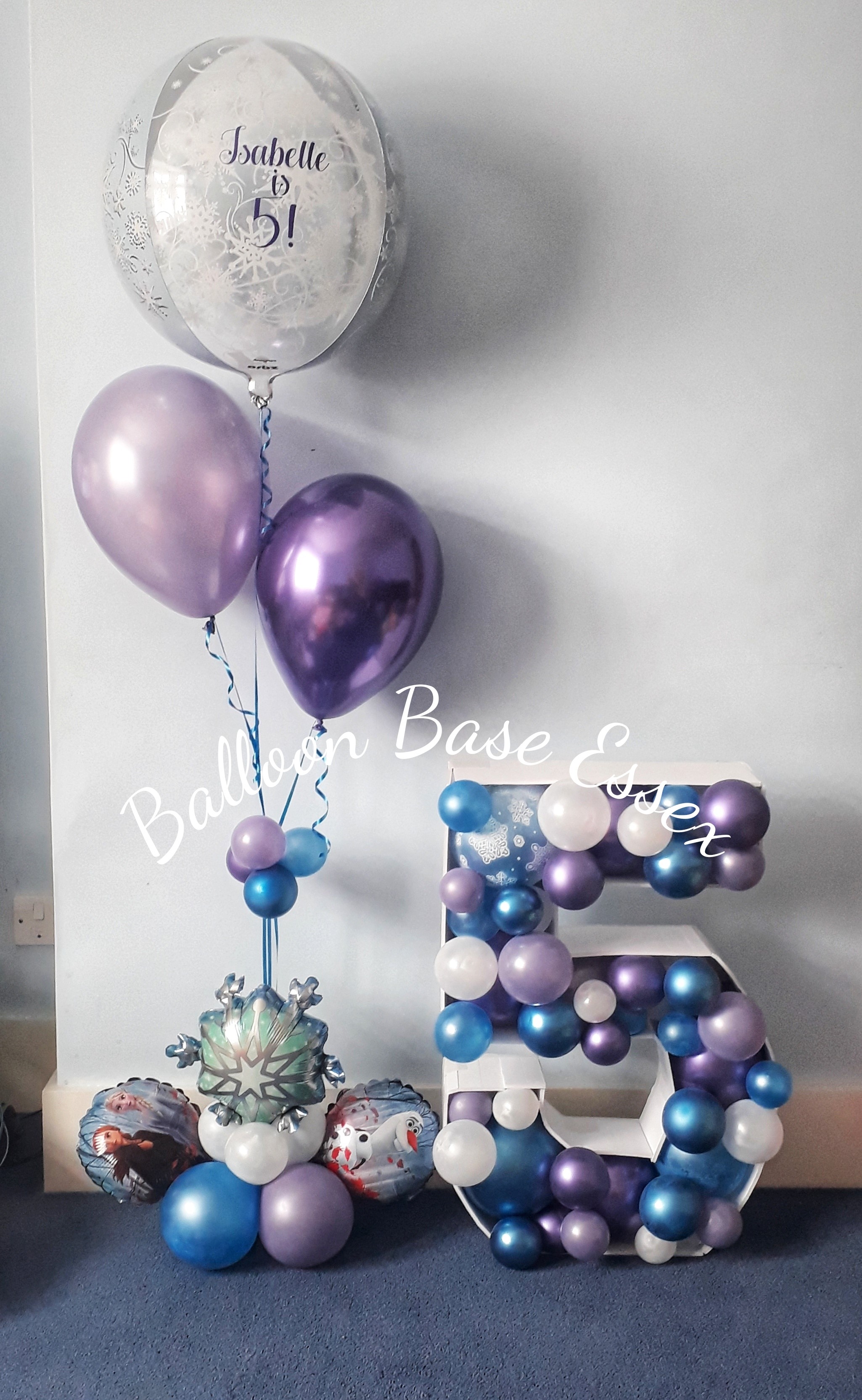 Purple and white snowflake theme balloon bouquet