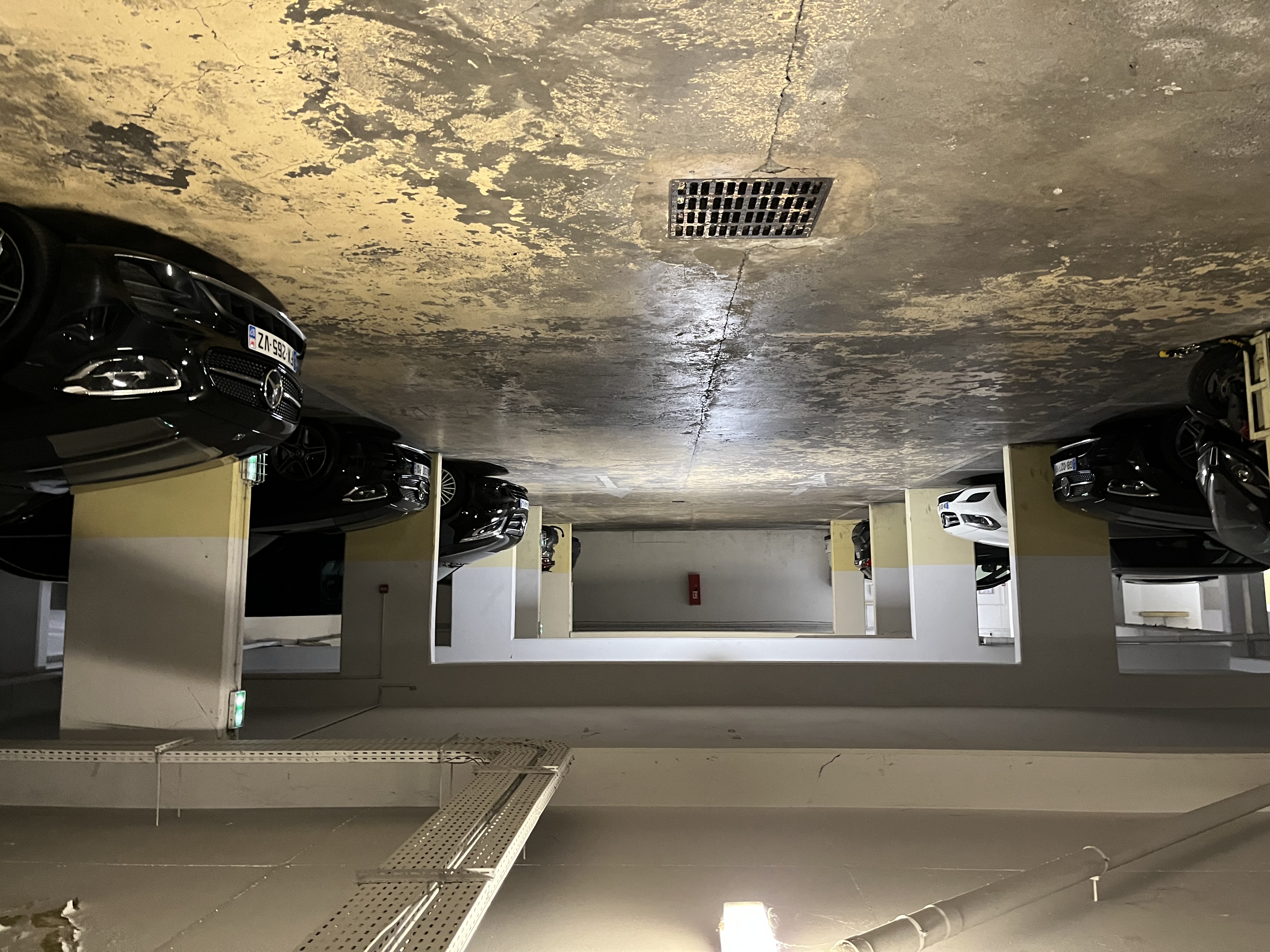 Parking garage (inside and outside available) Parking garage (inside and outside available)