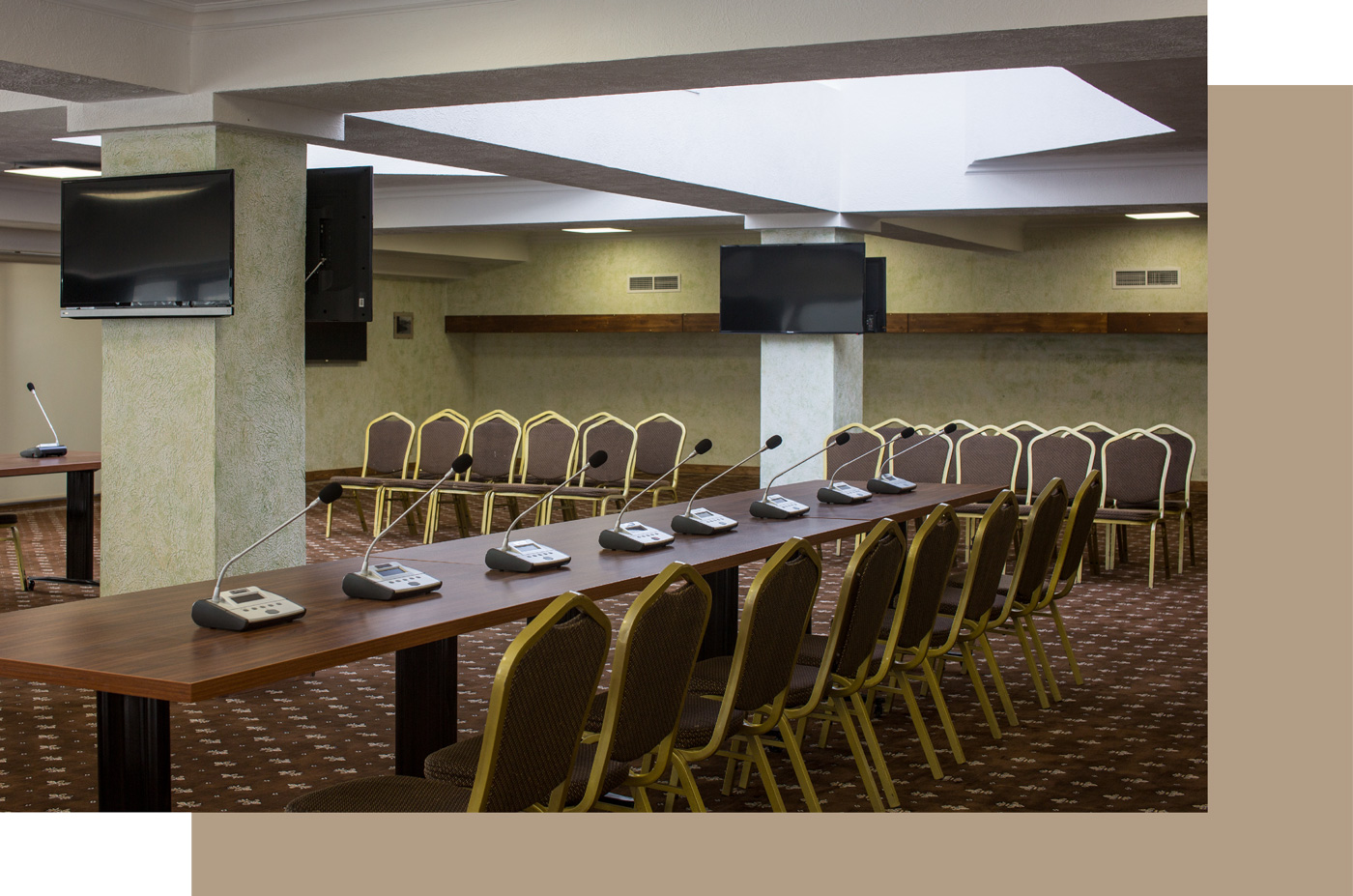 5044-conference-hall-image.jpg