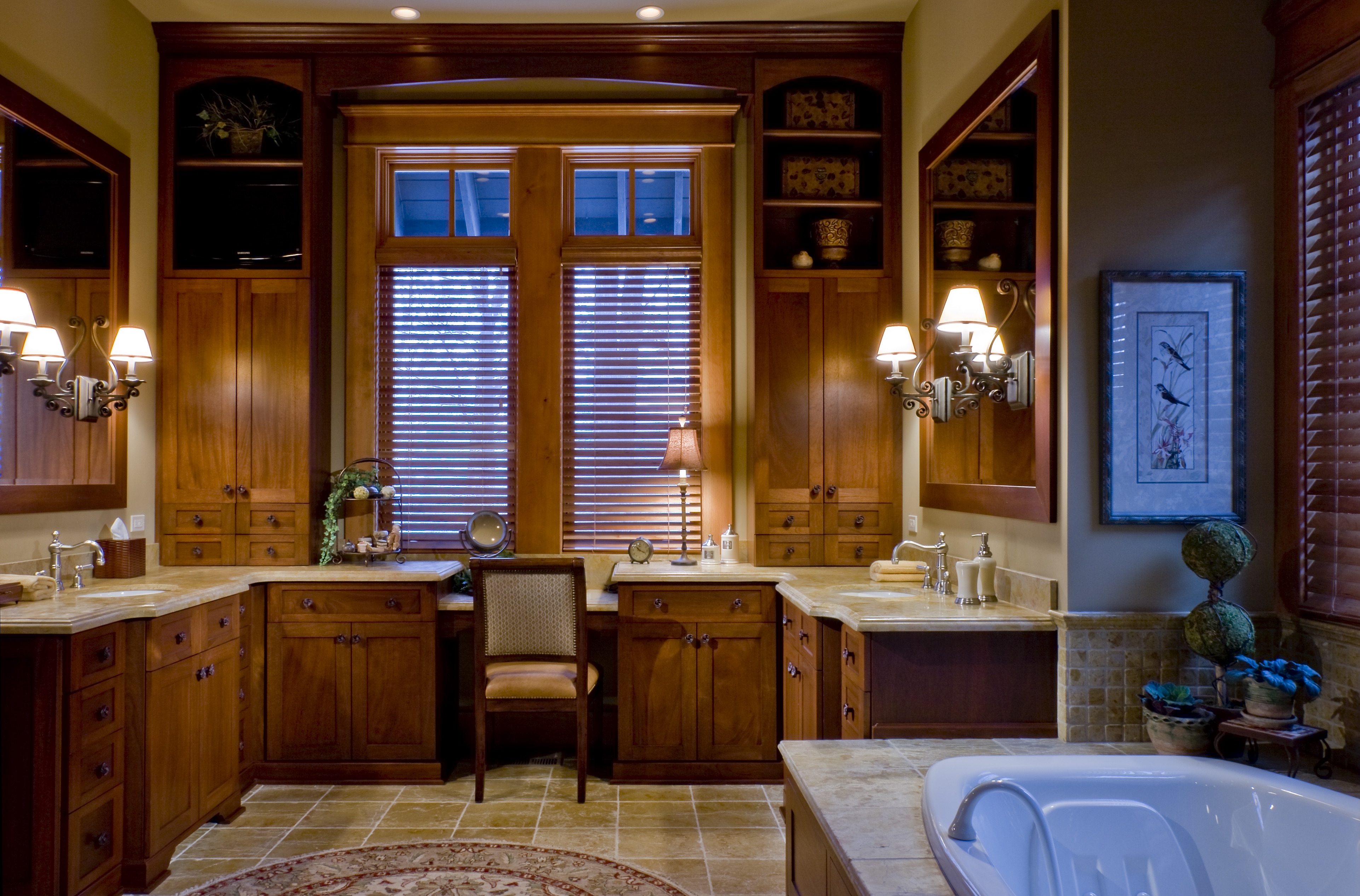 143-06masterbath.jpg