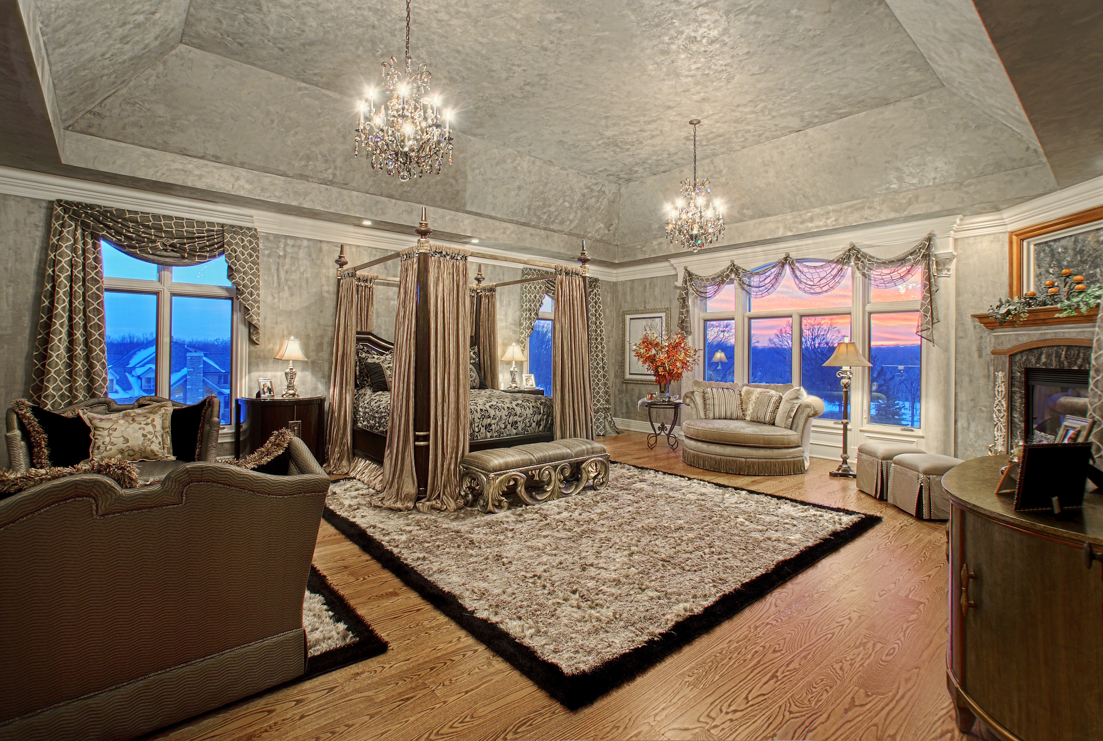 154-08-master-bedroom-with-tray-ceiling-1595097622074.jpg