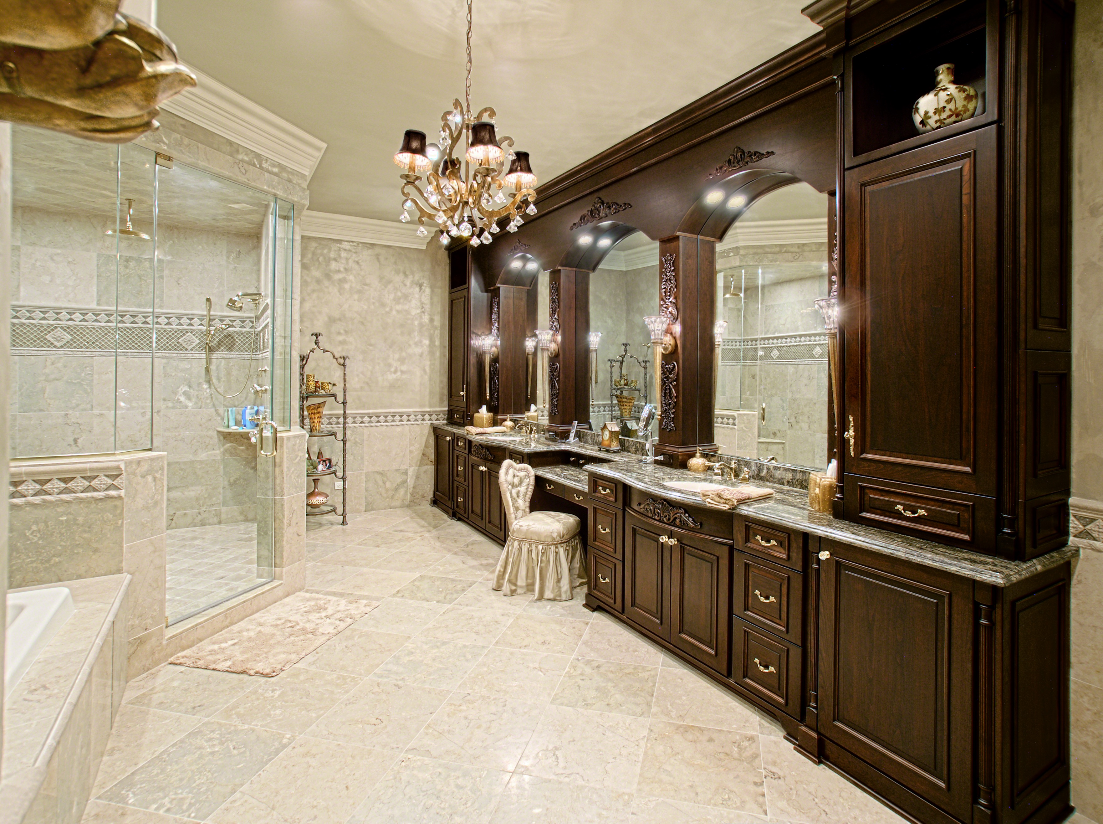 155-09-spacious-master-bath.jpg