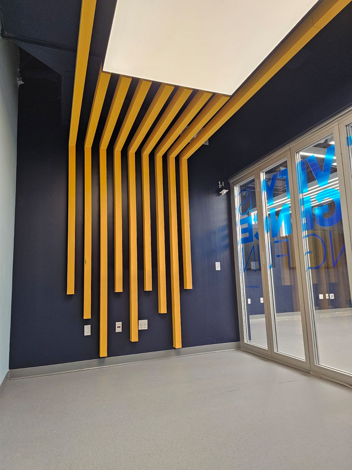 119-office-barsjpg-17142371590891.jpg