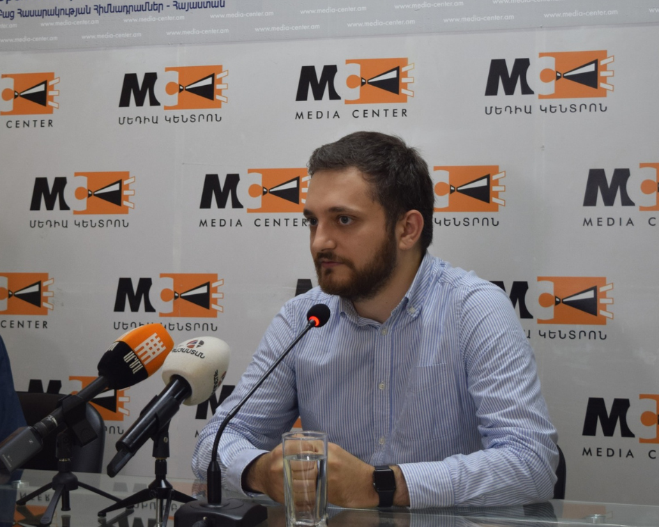 Aravot. «Մարդիկ պատմում էին, որ գյուղի բնակչությունը տարհանվել էր, բացառությամբ այն ընտանիքների, որտեղ հաշմանդամություն ունեցող անձինք կային»․ Մուշեղ Հովսեփյան