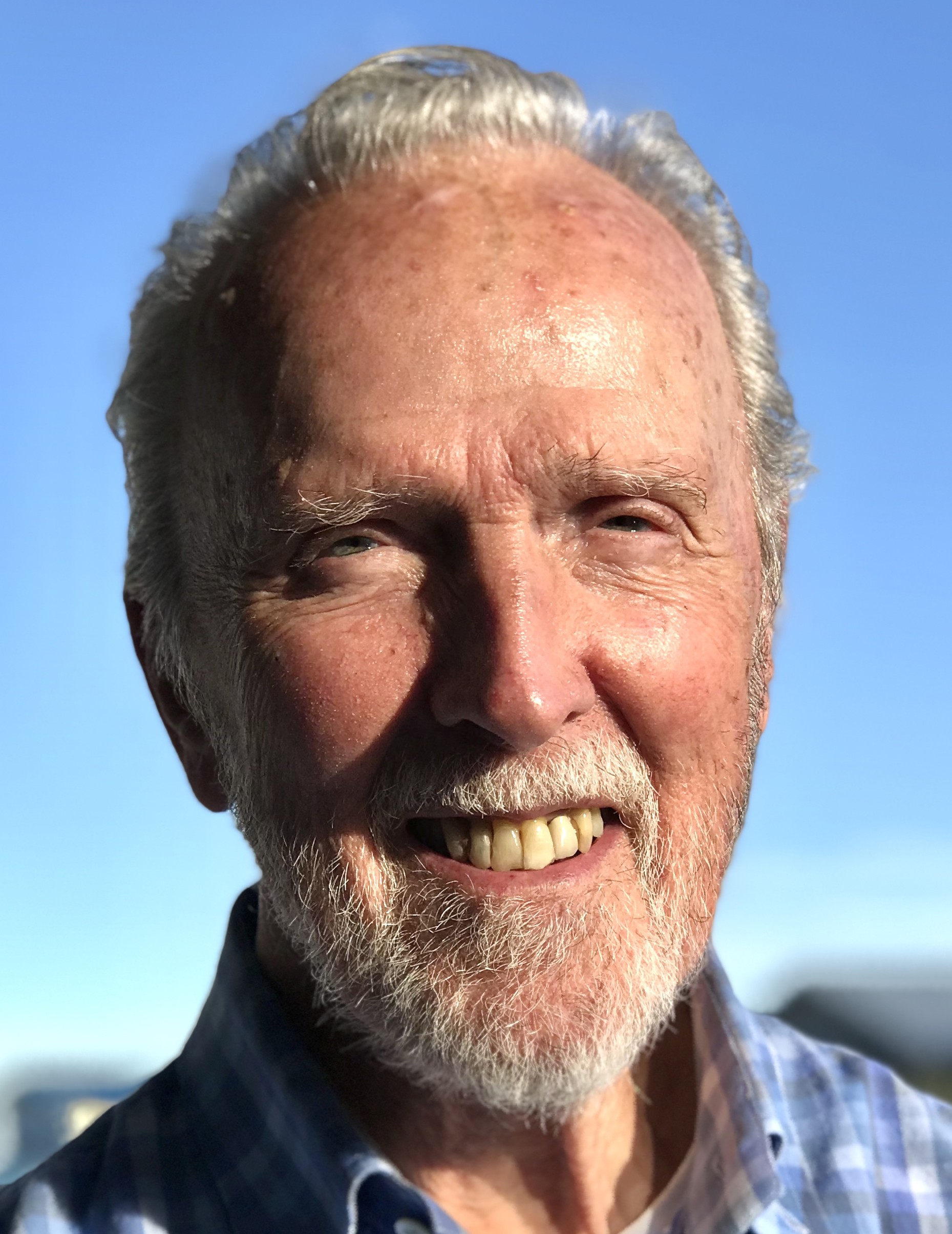 14018592409277-earl-headshot-smiling-cropped-16175445312382.jpg
