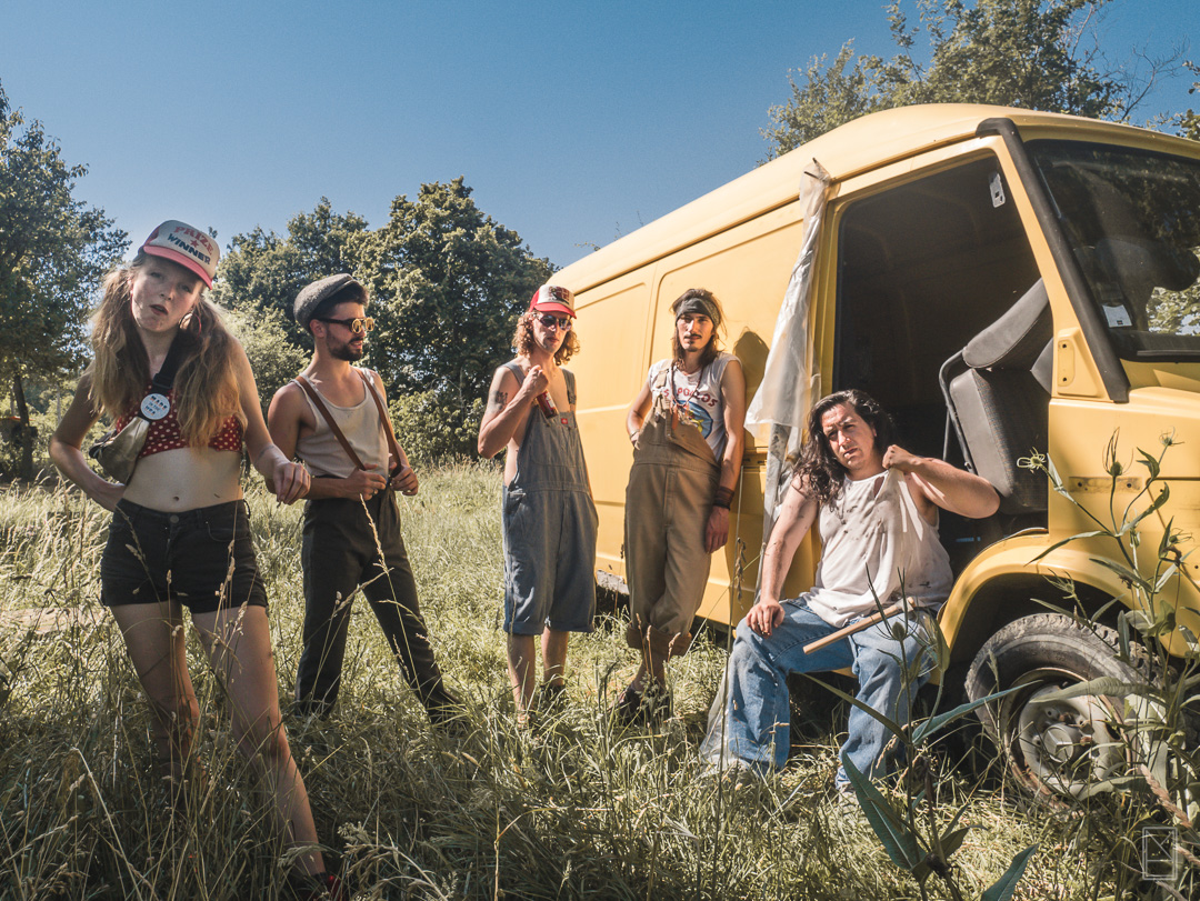 82-lazy-grass-string-band-16878846035156.jpg