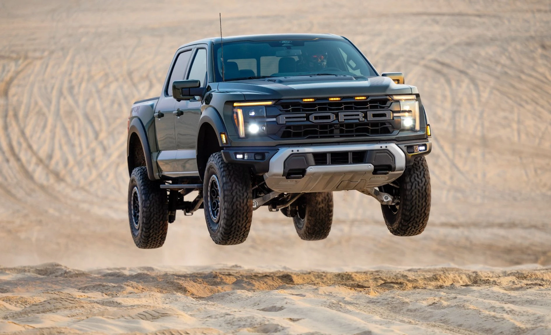 7914188811481182-2025-20ford-20f-150-20raptor0713black2048px-17532665618141.jpg