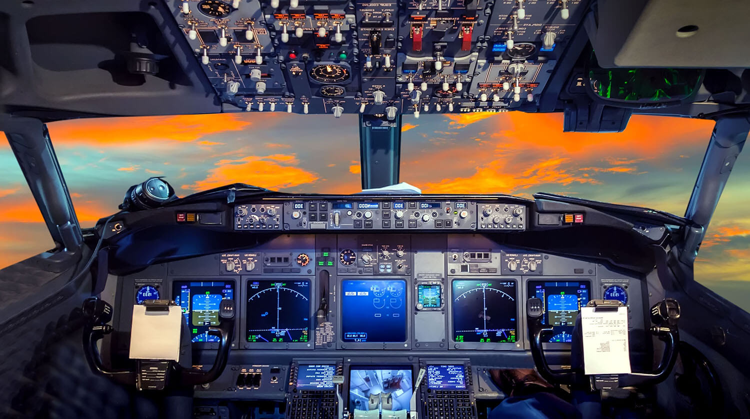 210-airlinecockpit-1500x839-compressed.jpg