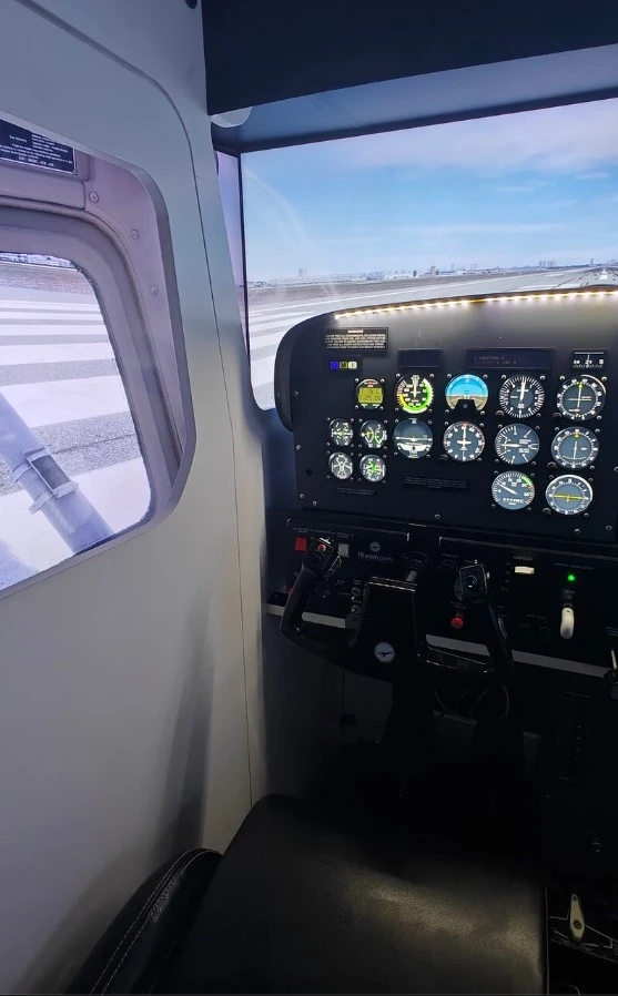 316055789831-cessna172-simulator-2-1776159148961.jpg