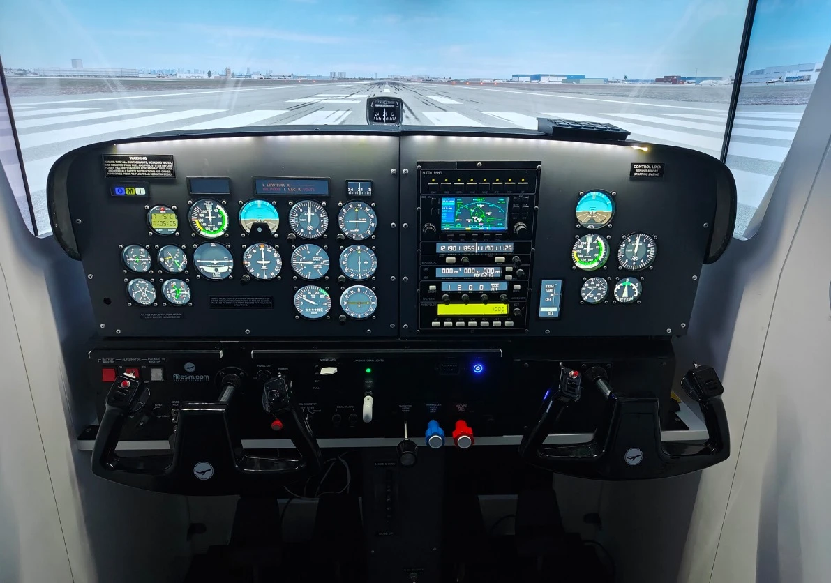 r70-cessna172-simulator-1-17761587998558.jpg