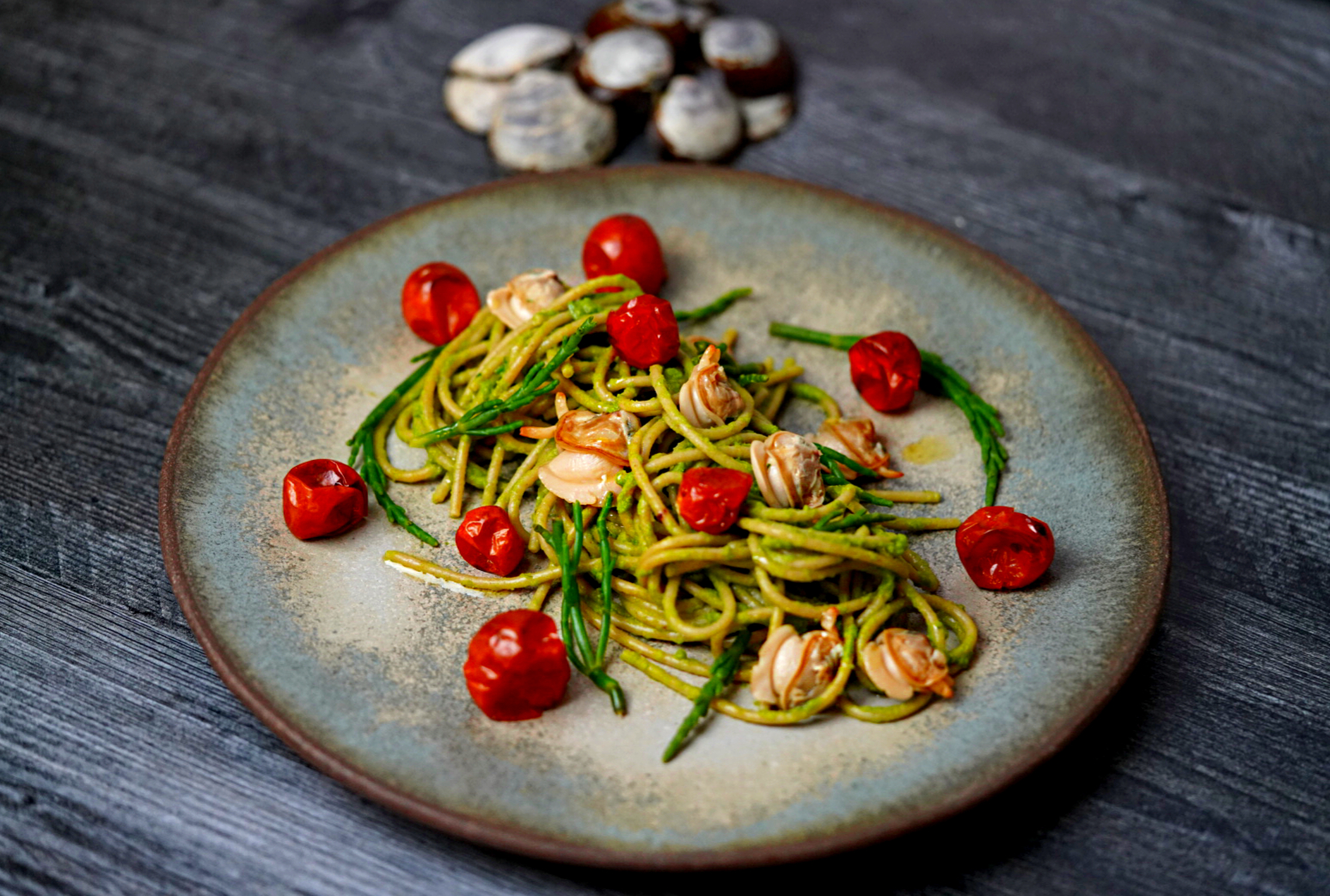 Wholewheat Spaghetti with Clams, Samphire and Cherry Tomatoes