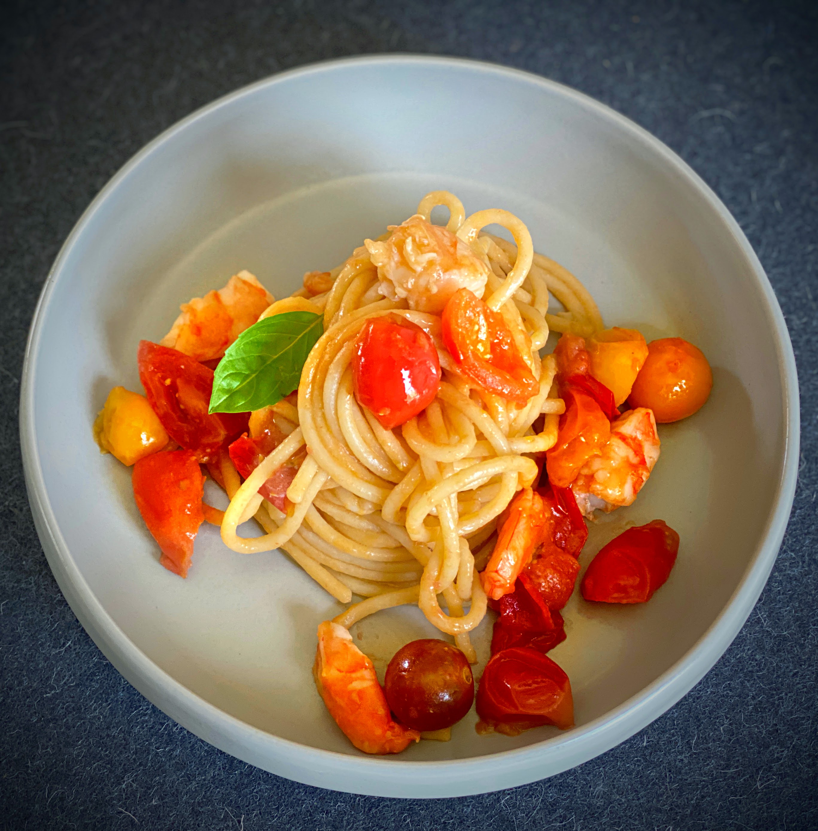 Spaghetti with Cherry Tomatoes and Freshly-peeled Prawns