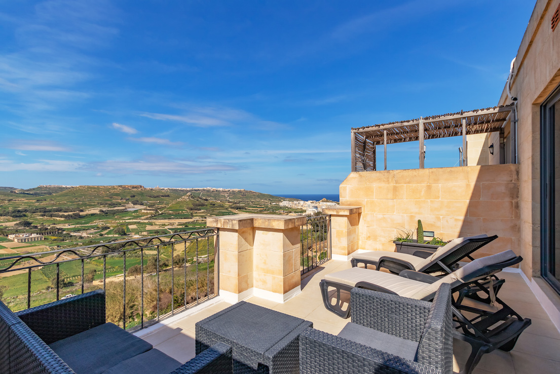 twin room terrace with furniture and views