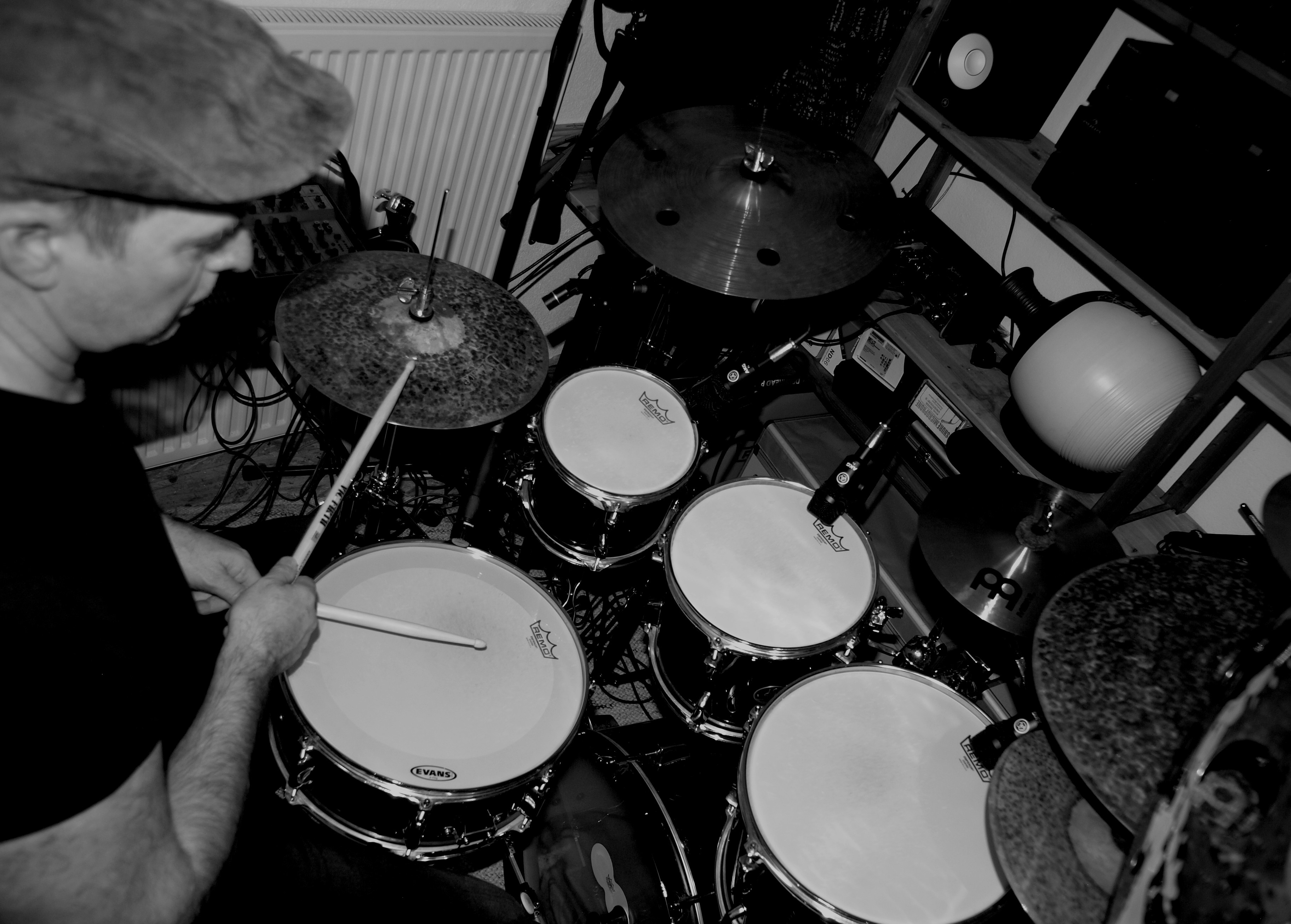 01223648261269-drumsjpg-16351723078408.jpg