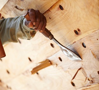 01013393071268-gettyimages-510817805-male-carpenter-building-dhow.jpg