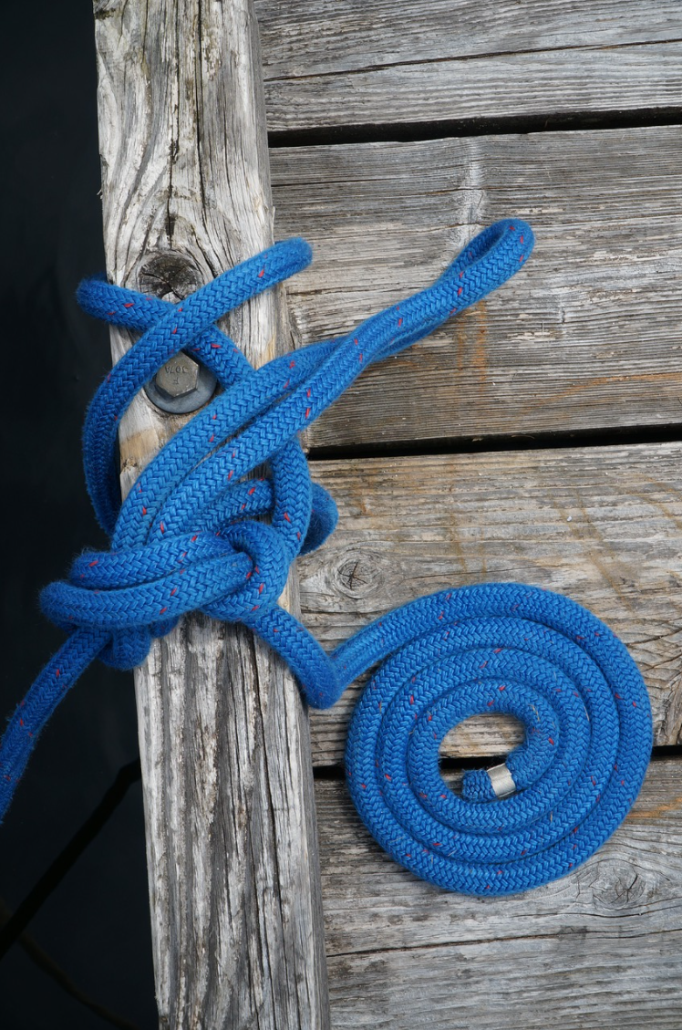 737-blue-rope-on-deck-16216769630147.png