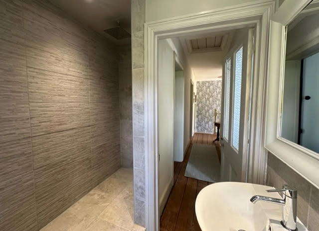 566-bathroomhouse-17472083972826.jpg