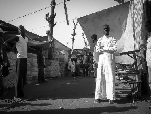 B&W picture of young africans in a market