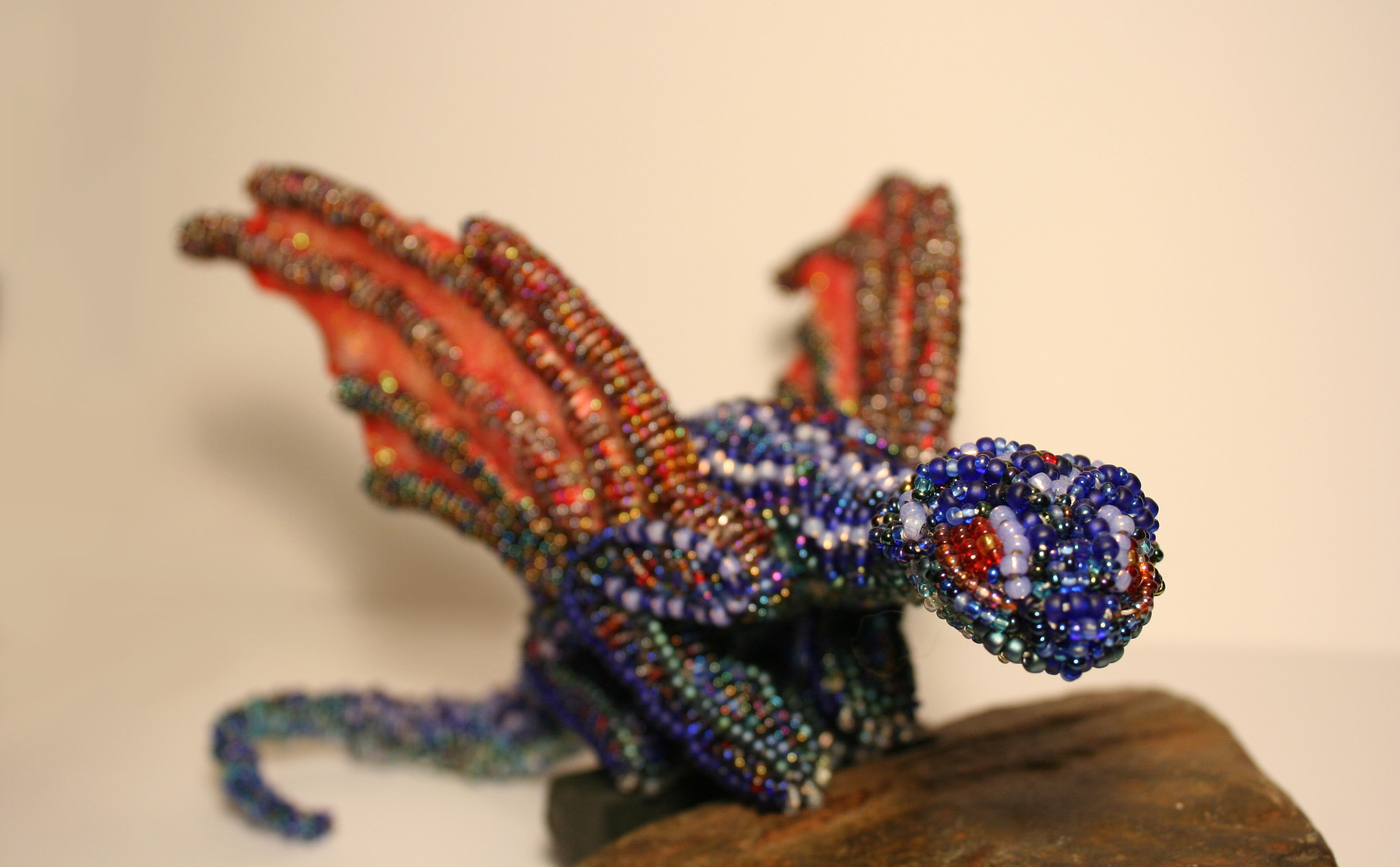 110-embroiderd-bead-dragon-sculpture.jpg
