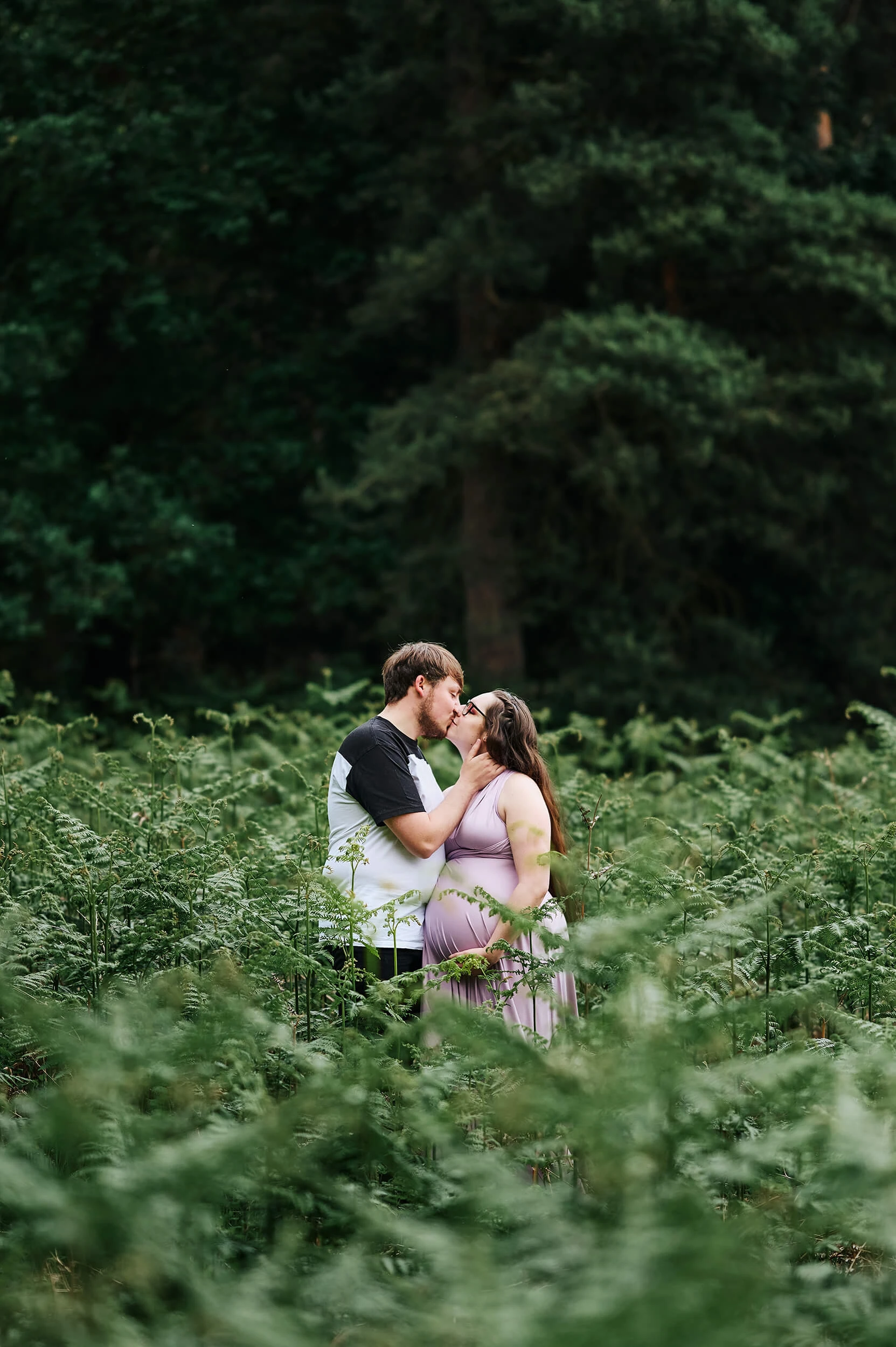 relaxed-outdoor-maternity-photographer-in-rendlesham-tall-trees