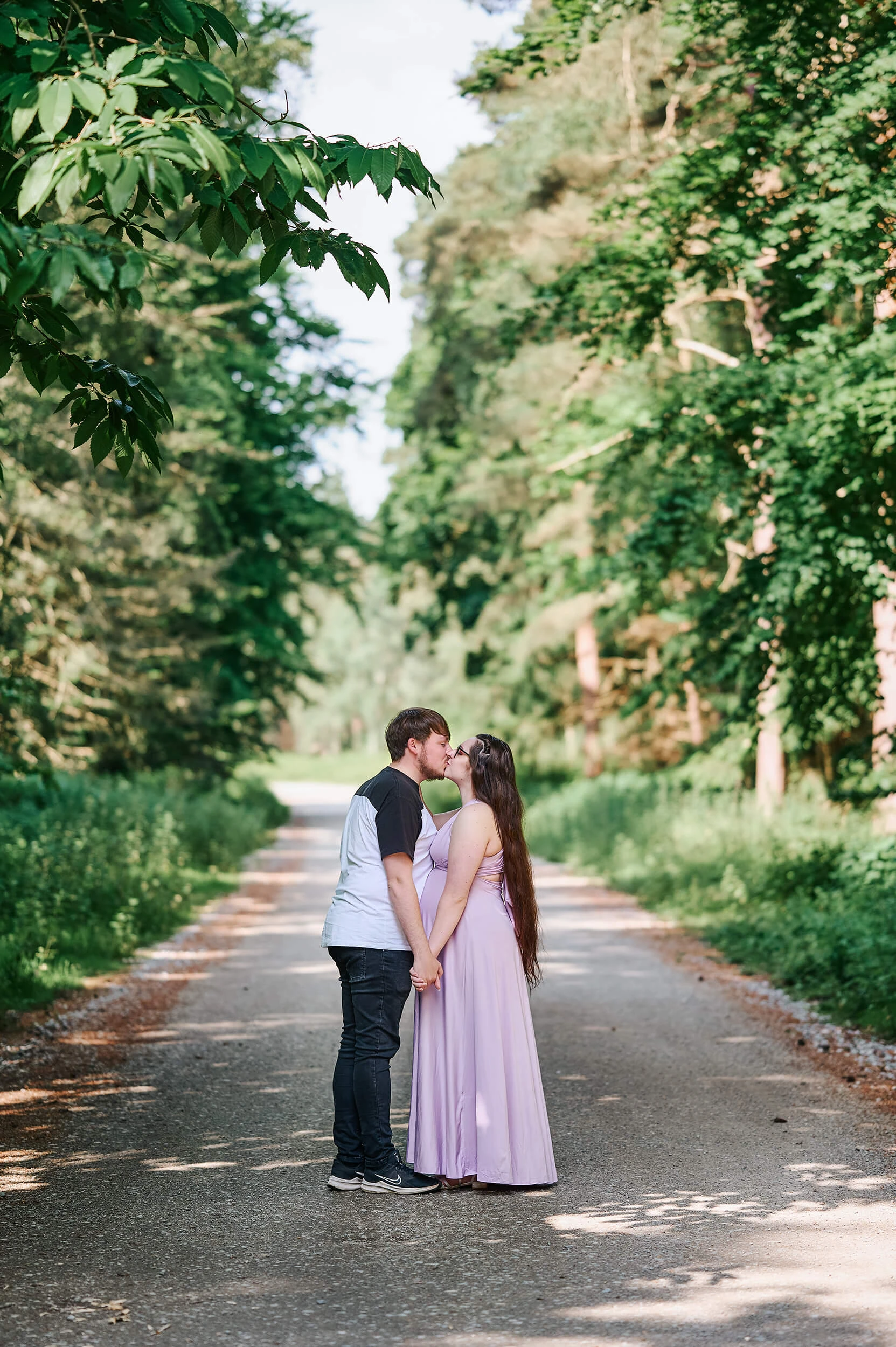 relaxed-outdoor-maternity-photographer-in-rendlesham-tall-trees
