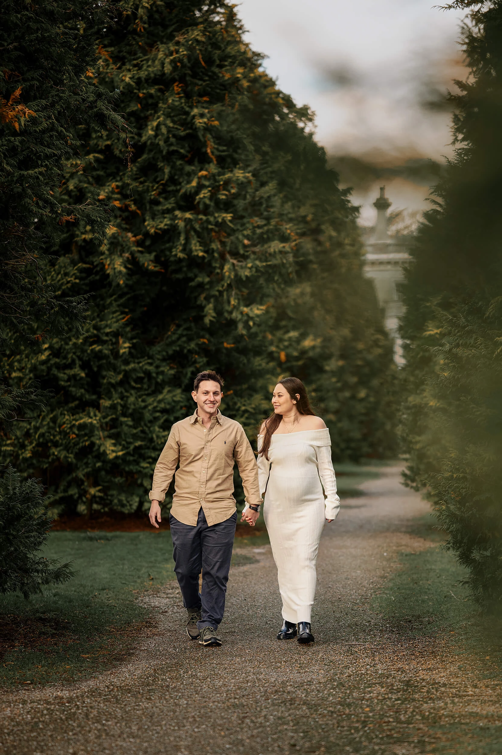 relaxed-outdoor-maternity-photographer