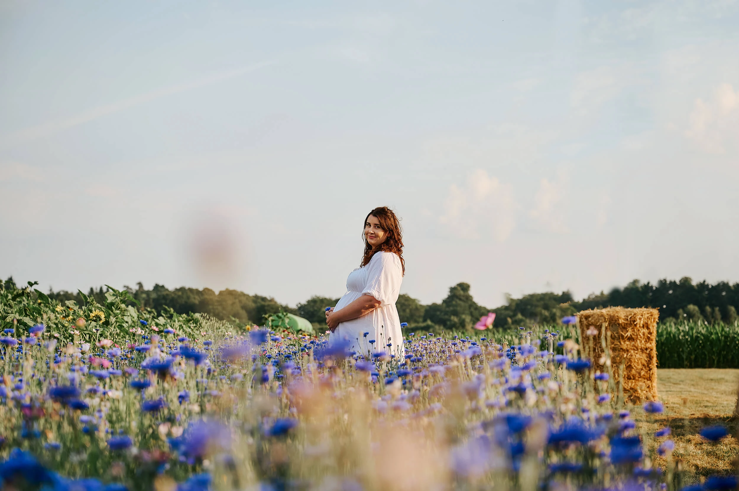 1794-relaxed-outdoor-maternity-photographer-london-surrey-suffolk-23-17539650611546.jpg