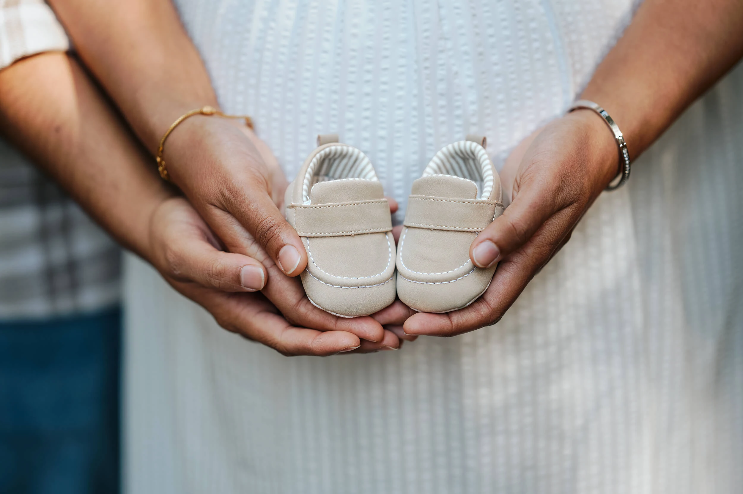 props-for-maternity-photoshoot-surrey-example-kezia-tan