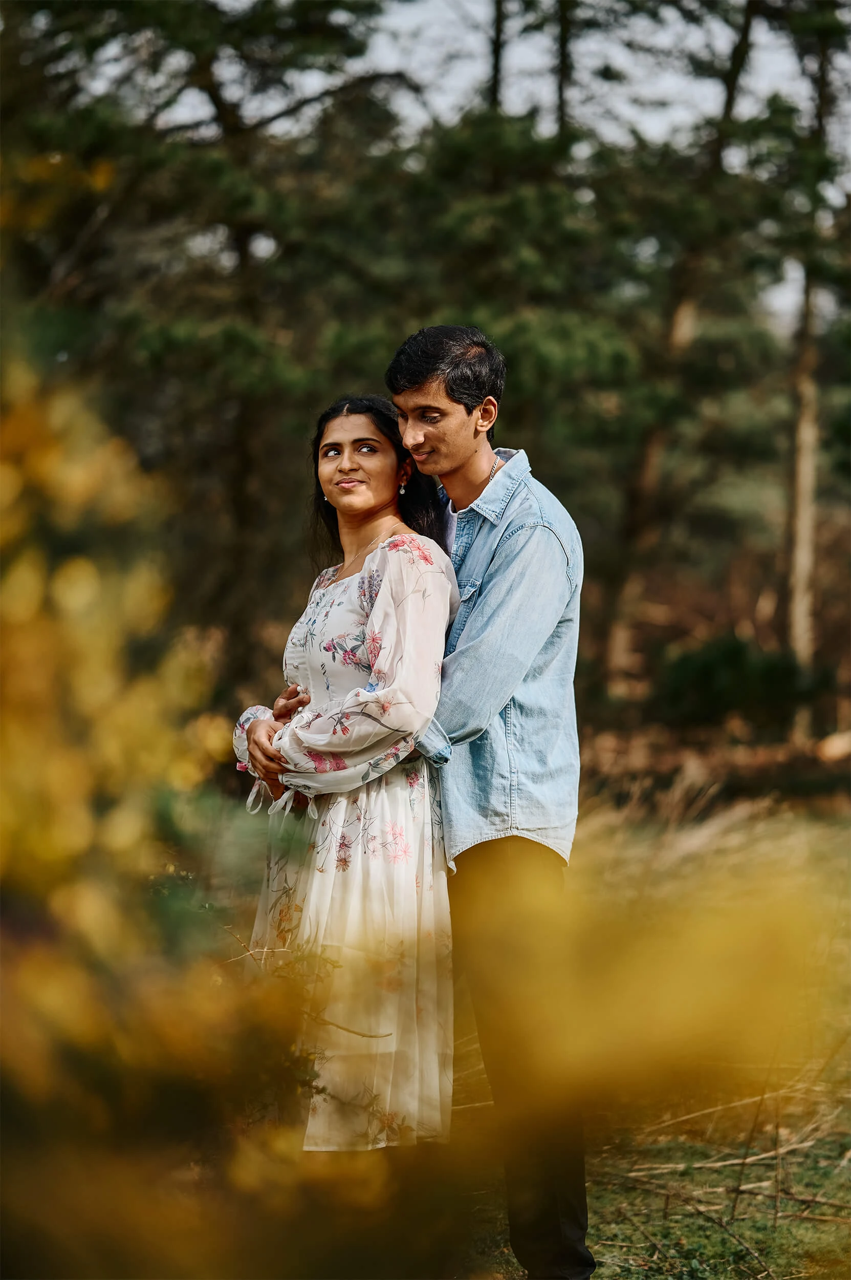 Couple hugging in autumnal photo session