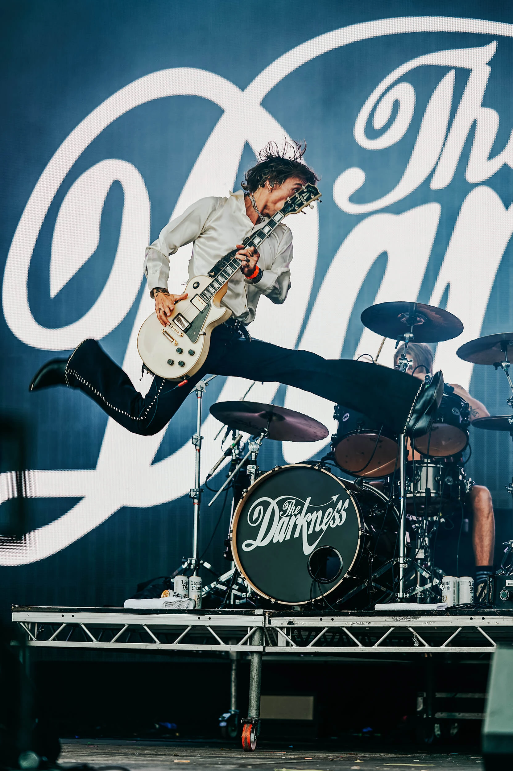 1926-the-darkness-justin-hawkins-bestival-music-festival-photographer-kezia-tan-1-1744048583307.jpg