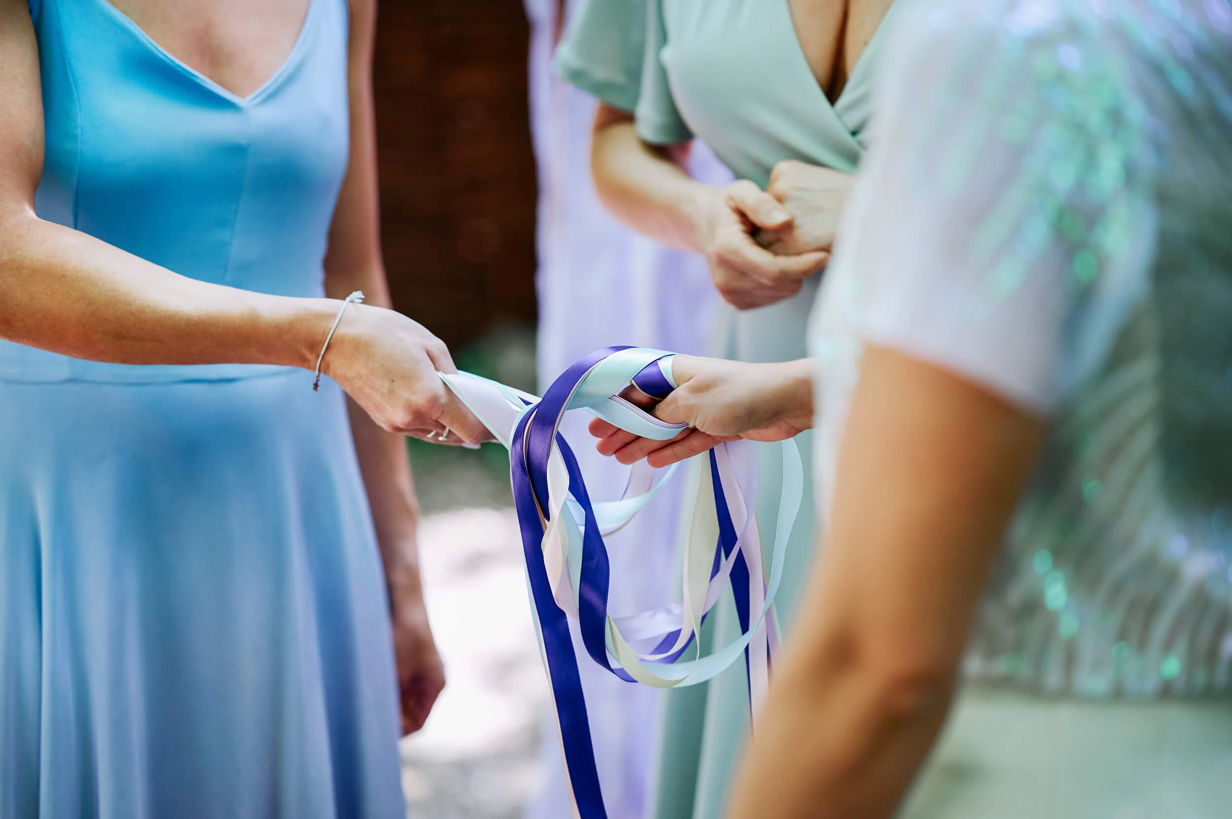 handfasting-lebian-wedding-ceremony-upthorpe-woods-suffolk