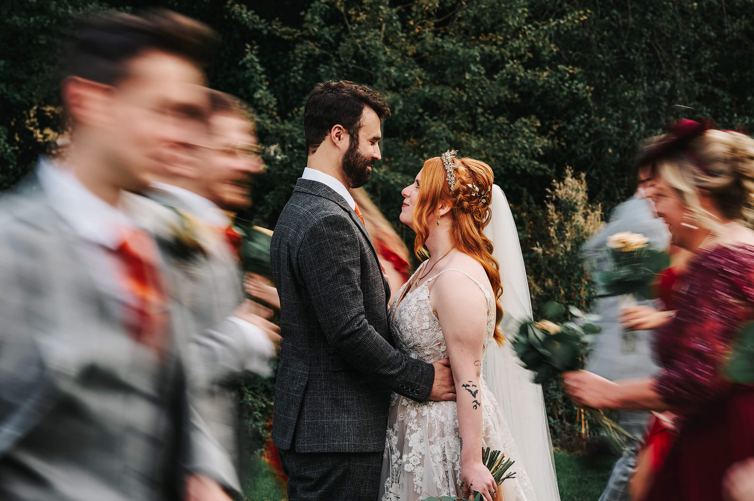 3409-motion-blur-group-photo-viral-trend-suffolk-wedding-photographer-4-17688284172613.jpg