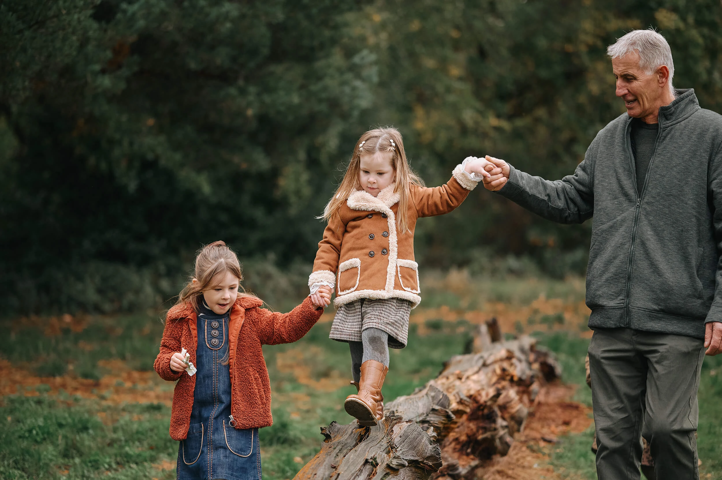 Relaxed Family Photography Session in Autumn