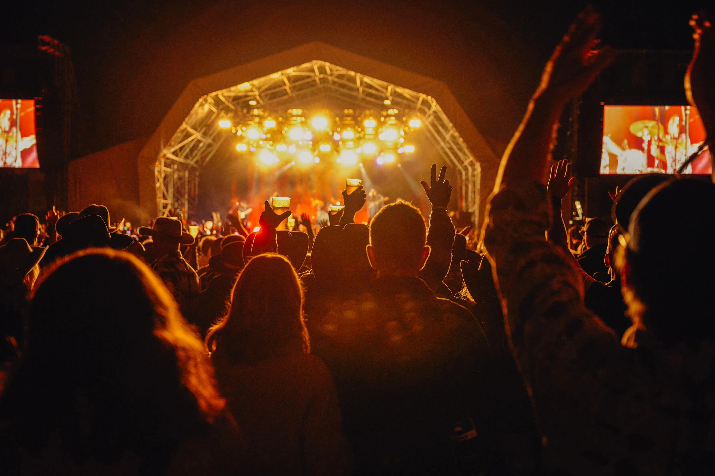 r32-drake-milligan-the-long-road-festival-country-music-photographer-kezia-tan-17683370481334.jpg