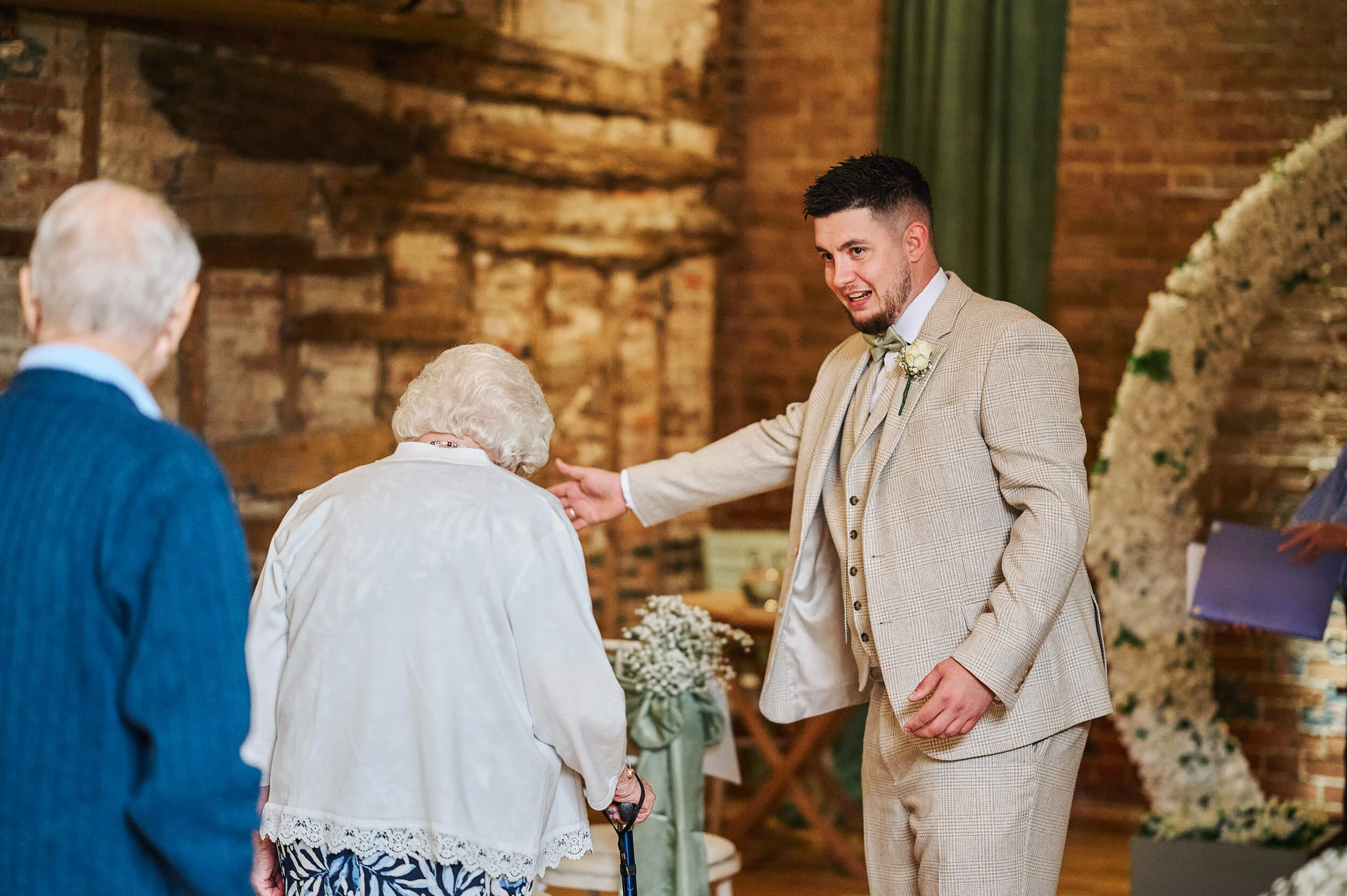 alternative-countryside-wedding-in-suffolk-photograhper-