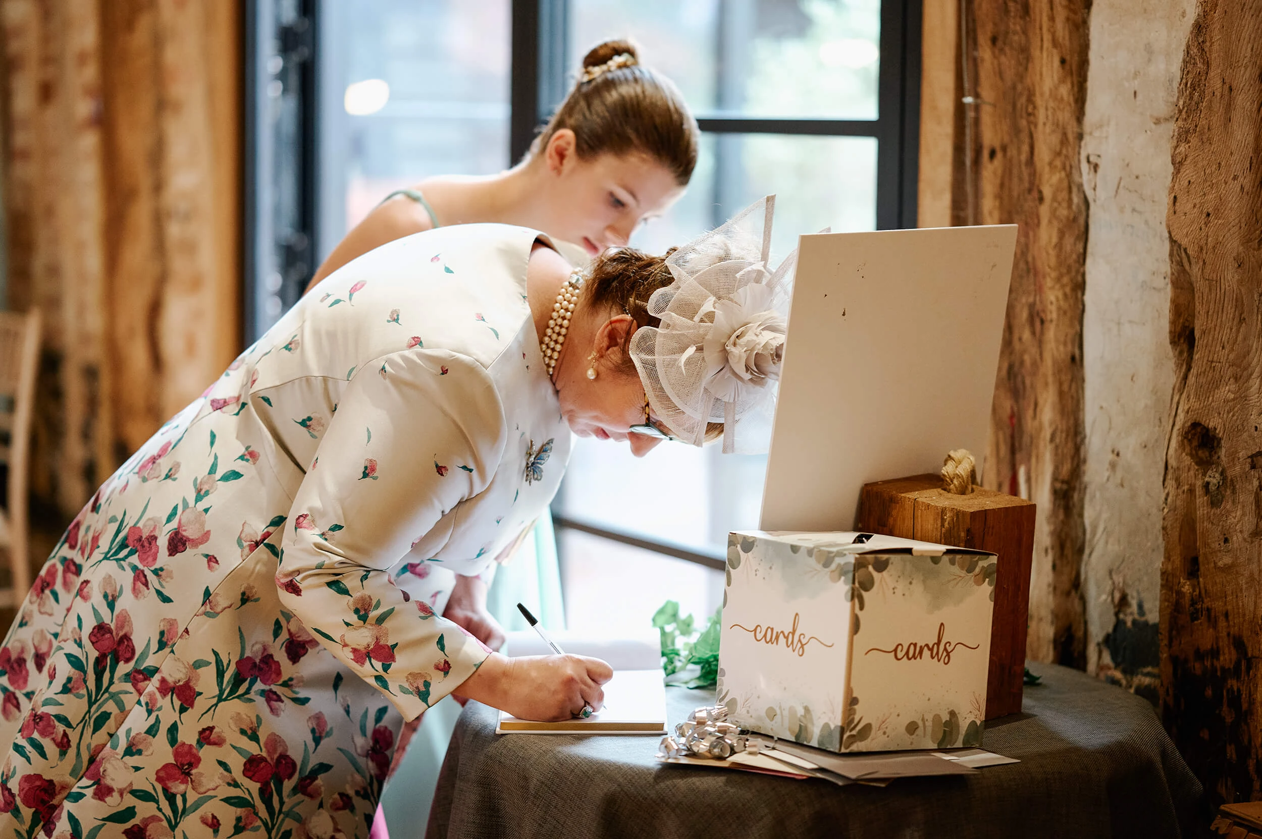 alternative-countryside-barn-wedding-in-suffolk-photograhper-