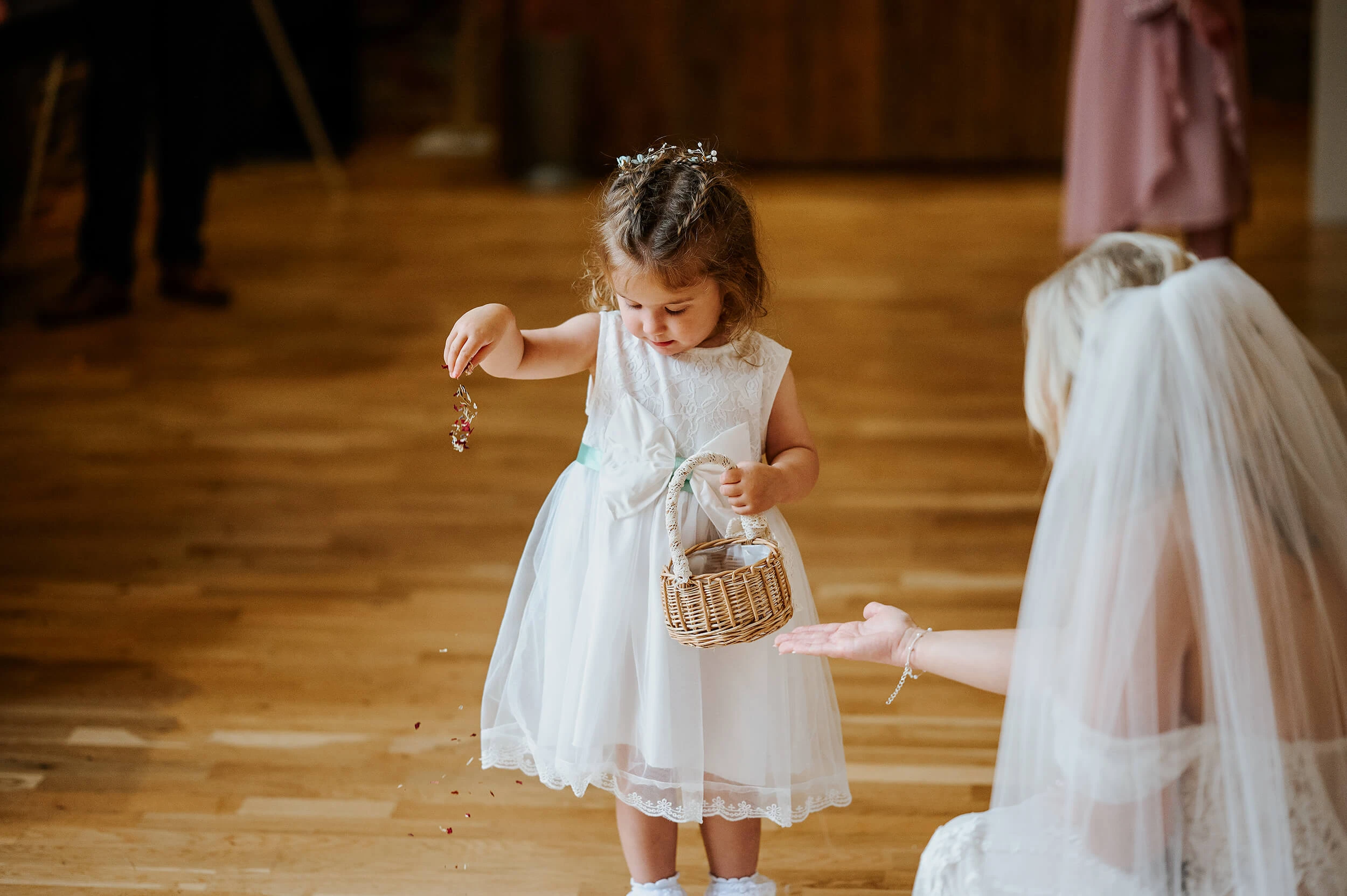 alternative-countryside-barn-wedding-in-suffolk-photograhper-